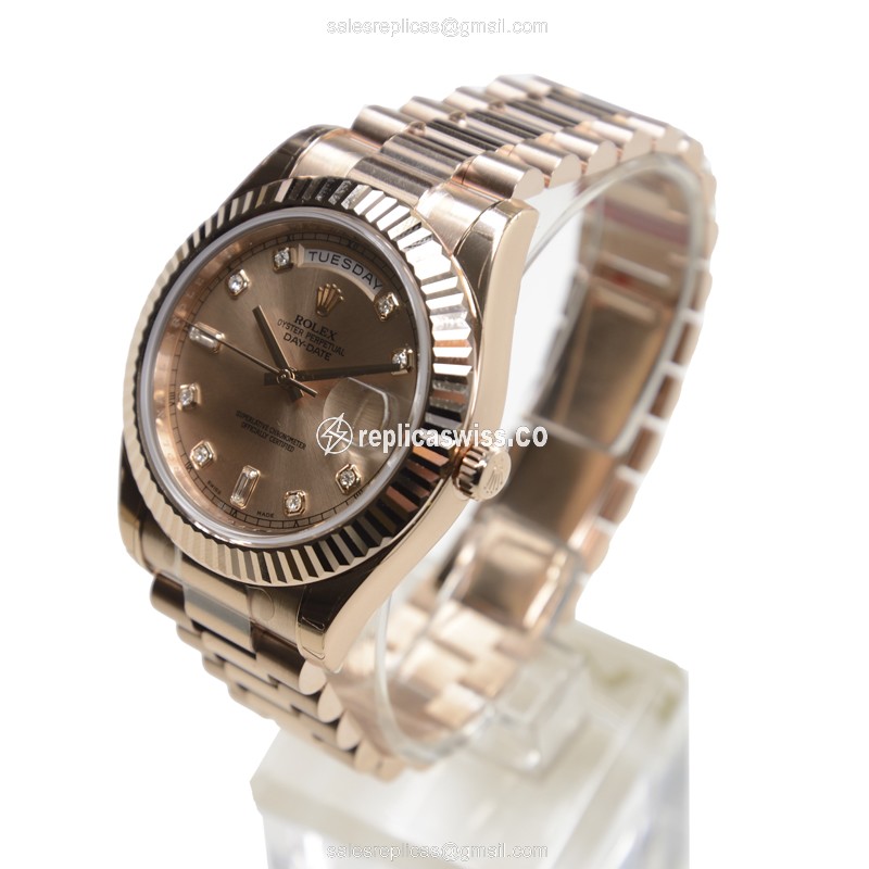 Rolex DAY-DATE Replica - 18kt Rose Gold Case - Automatic - Gold Dial - View 3
