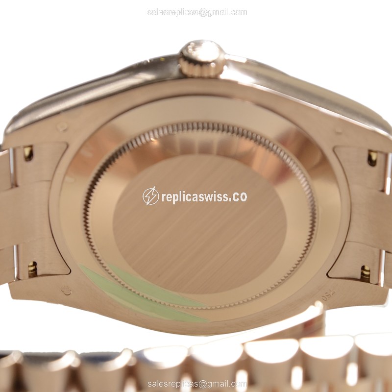 Rolex DAY-DATE Replica - 18kt Rose Gold Case - Automatic - Gold Dial - View 4