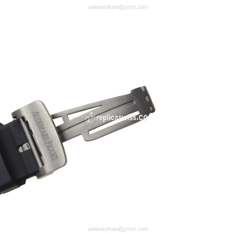 Audemars Piguet Royal Oak Offshore Carbon - Automatic - White Dial - Black Rubber - Clasp - View 4