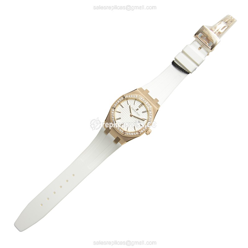 Audemars Piguet Royal Oak Quartz - 18kt Rose Gold - Diamonds - Silver Dial - Rubber Strap - View 2