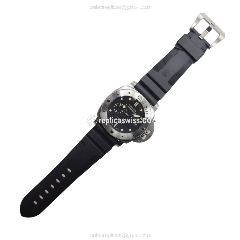 Panerai PAM00305 LUMINOR Replica - Automatic - Titanium Case - Black Dial - Rubber Strap - Buckle Clasp - View 2