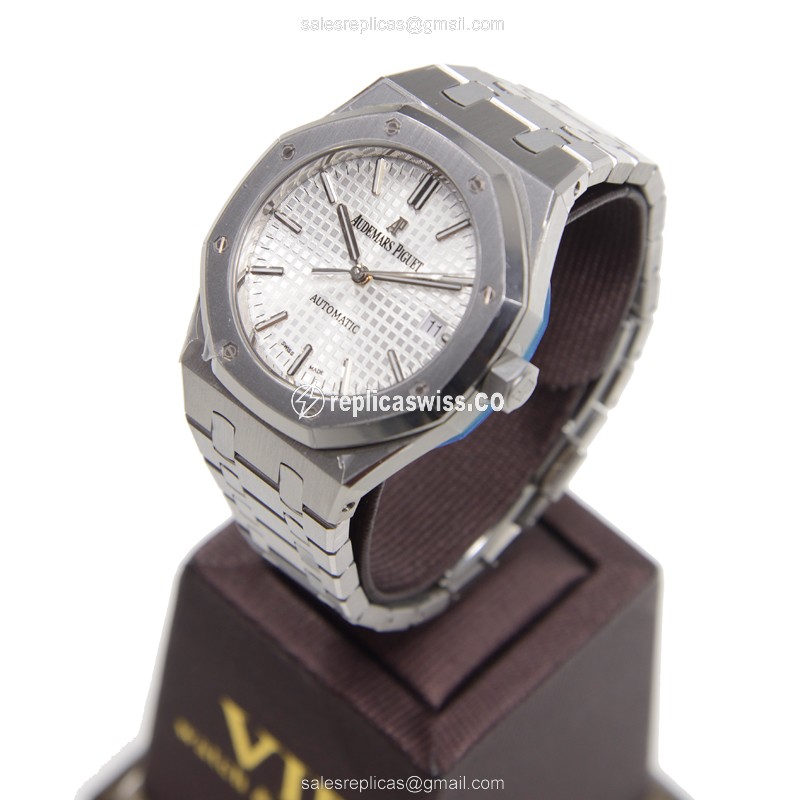 Audemars Piguet Royal Oak Replica - Automatic - Steel Case - Silver Dial - Steel Strap - View 3