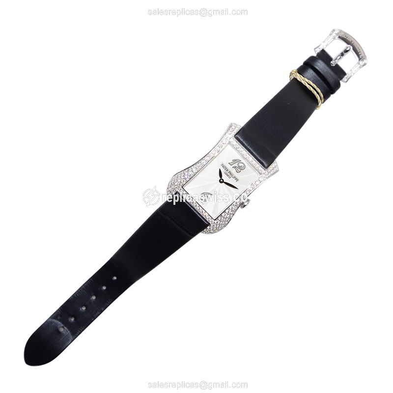 Patek Philippe 4973G-001 GONDOLO Quartz - 18kt White Gold - Diamond - Silver Dial - Buckle Clasp - View 2