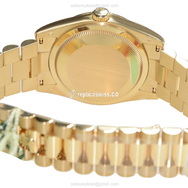 Rolex DAY-DATE Replica - Automatic - 18kt Yellow Gold Case, Gold Dial - View 4