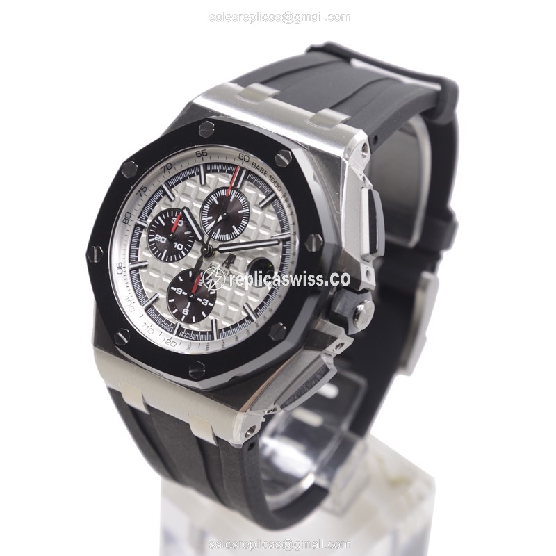 Audemars Piguet Royal Oak Offshore - Auto - Stainless Steel - Silver Dial - Rubber Black Buckle - View 3