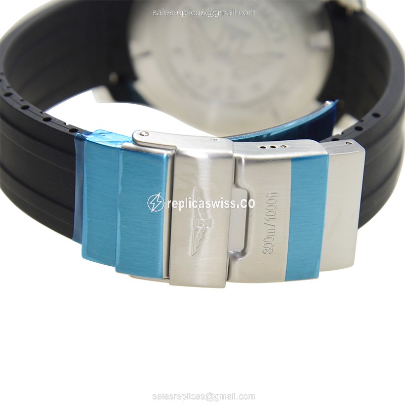 Longines Conquest Quartz - Stainless Steel Case - Black Dial - Rubber Black Strap - View 4