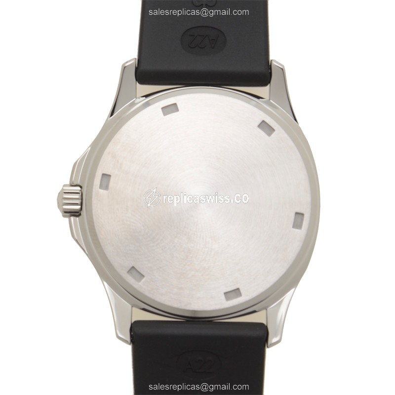 Patek Philippe 5067A-001 AQUANAUT Quartz - Diamond Case - Black Dial - Rubber Strap - View 3