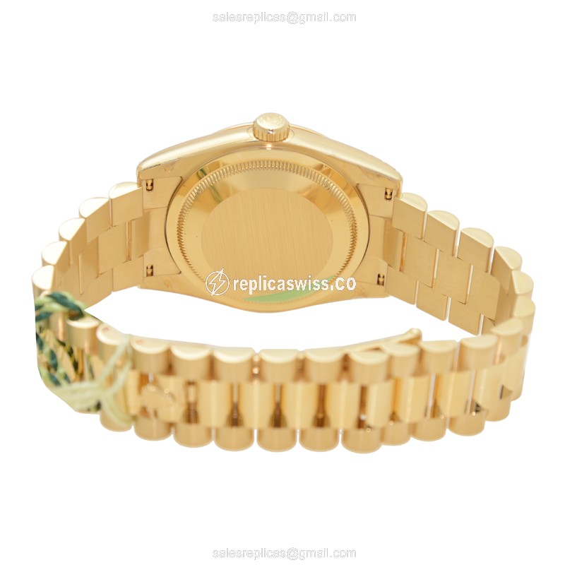 Rolex DAY-DATE Replica: Automatic | Silver Dial | Gold Clasp - View 4