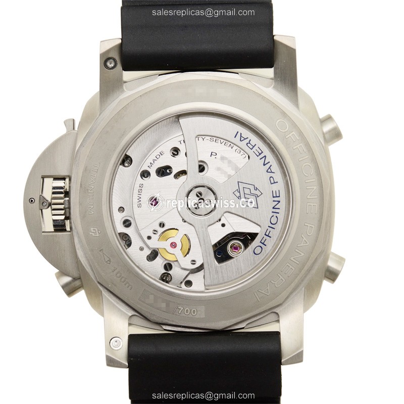 Panerai PAM00526 LUMINOR - Auto - Black Dial - Rubber Strap - Buckle Clasp - View 3