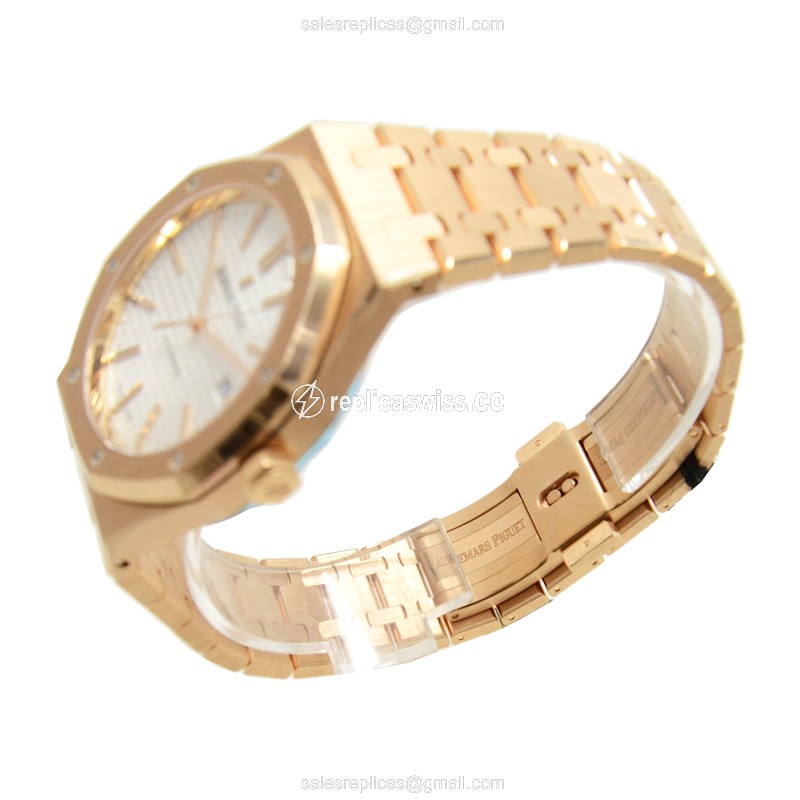 Audemars Piguet Royal Oak 15400OR.OO.1220OR.02 - Auto - 18kt Rose Gold Case - White Dial - View 3