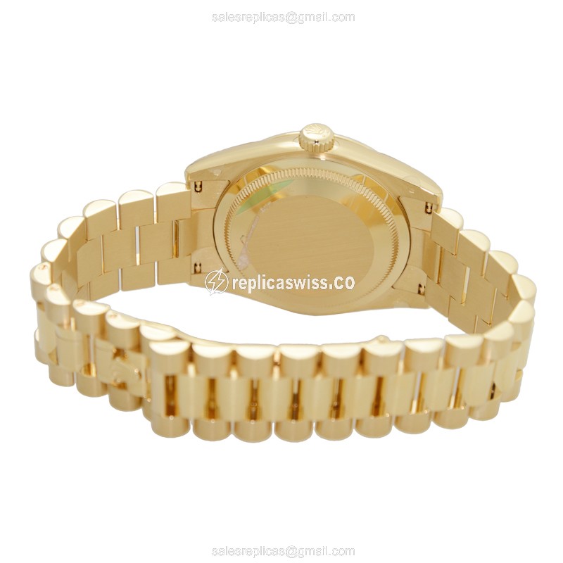 Rolex DAY-DATE Replica - Automatic - 18kt Gold - Gold Dial - Gold Clasp - View 4
