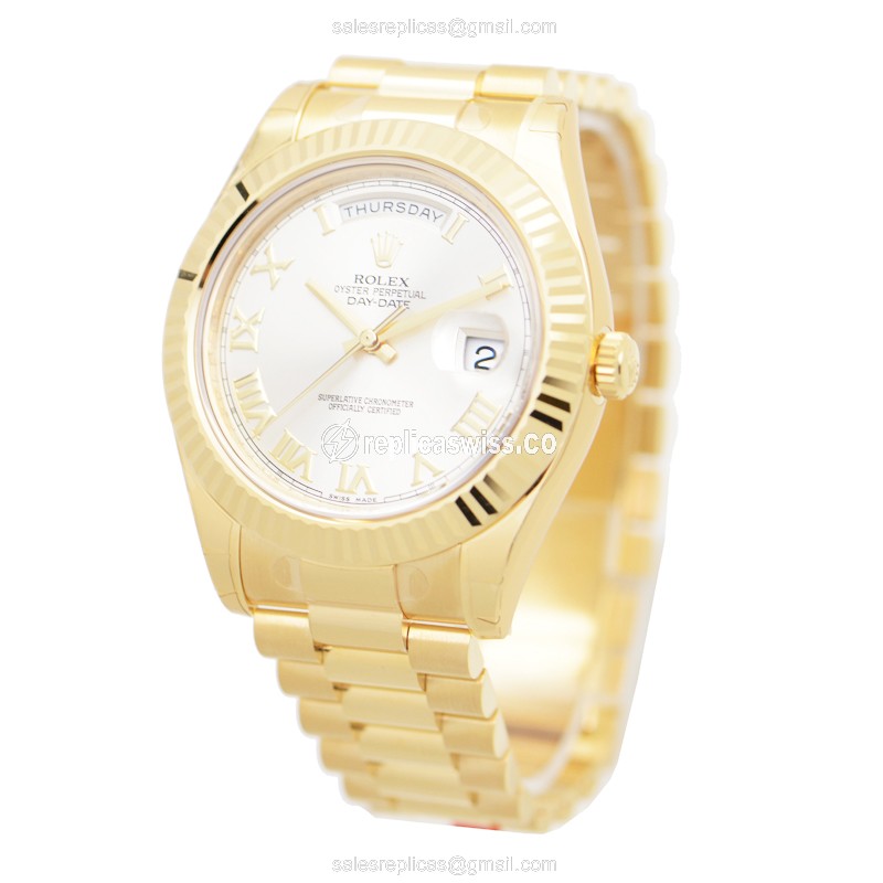 Rolex DAY-DATE Replica | Automatic | 18kt Gold Case | White Dial - View 3