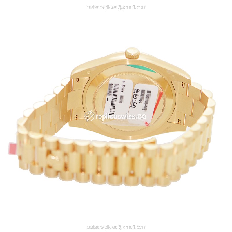 Rolex DAY-DATE Replica | Automatic | 18kt Gold Case | White Dial - View 4