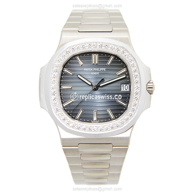 Patek Philippe 5713/1G-010 NAUTILUS - Auto - 18kt White Gold - Diamond Blue Dial - Silver Gold Clasp - View 2