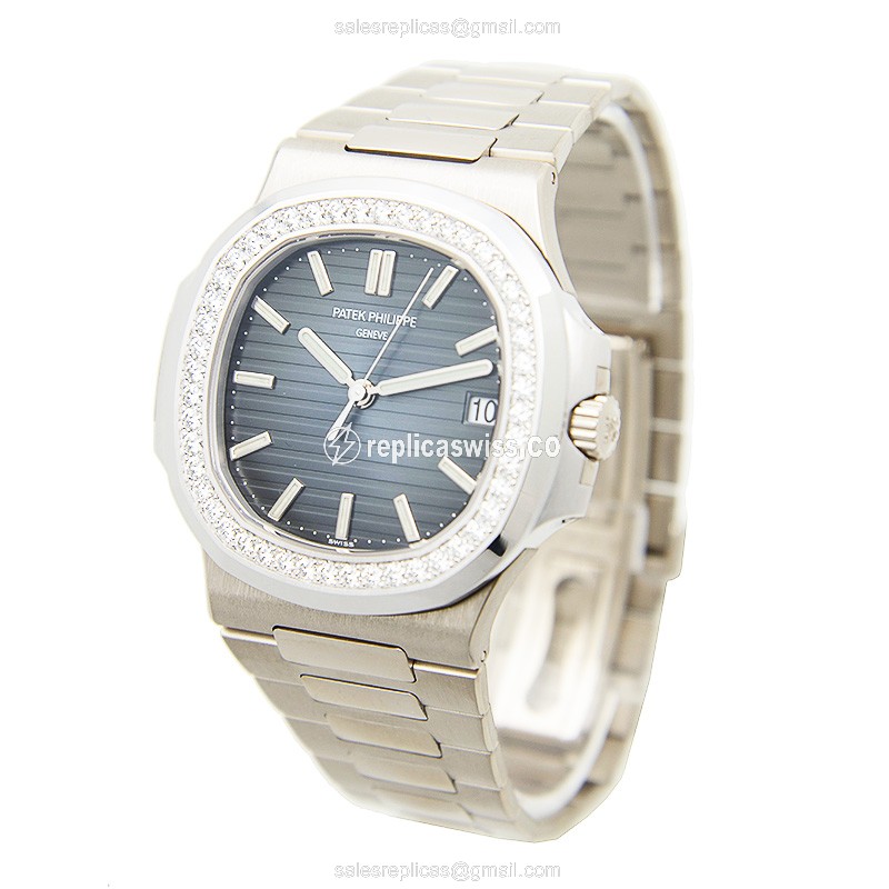 Patek Philippe 5713/1G-010 NAUTILUS - Auto - 18kt White Gold - Diamond Blue Dial - Silver Gold Clasp - View 3