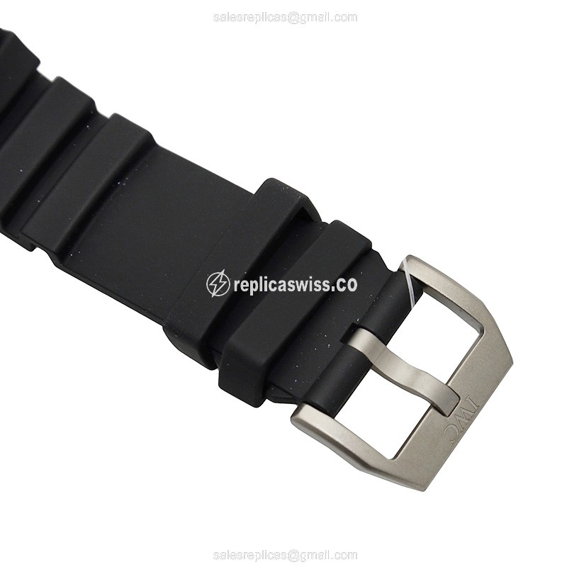 IWC AQUATIMER Titanium - Automatic - Black Dial - Black Rubber - Sapphire - Buckle - View 4