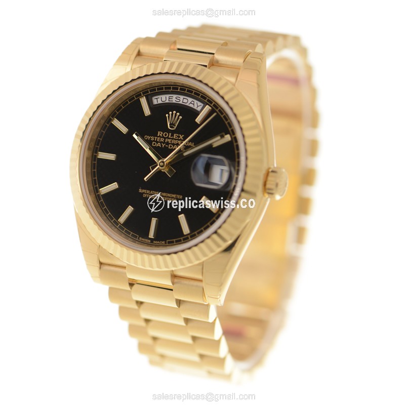 Rolex DAY-DATE Replica - Automatic - Black Dial on Gold Clasp - View 3