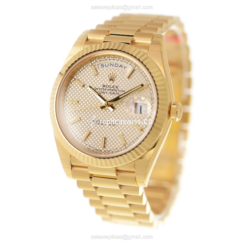 Rolex DAY-DATE 228238SVDECWTBAR - Auto - 18kt Gold - Silver Dial - Gold Strap - View 3