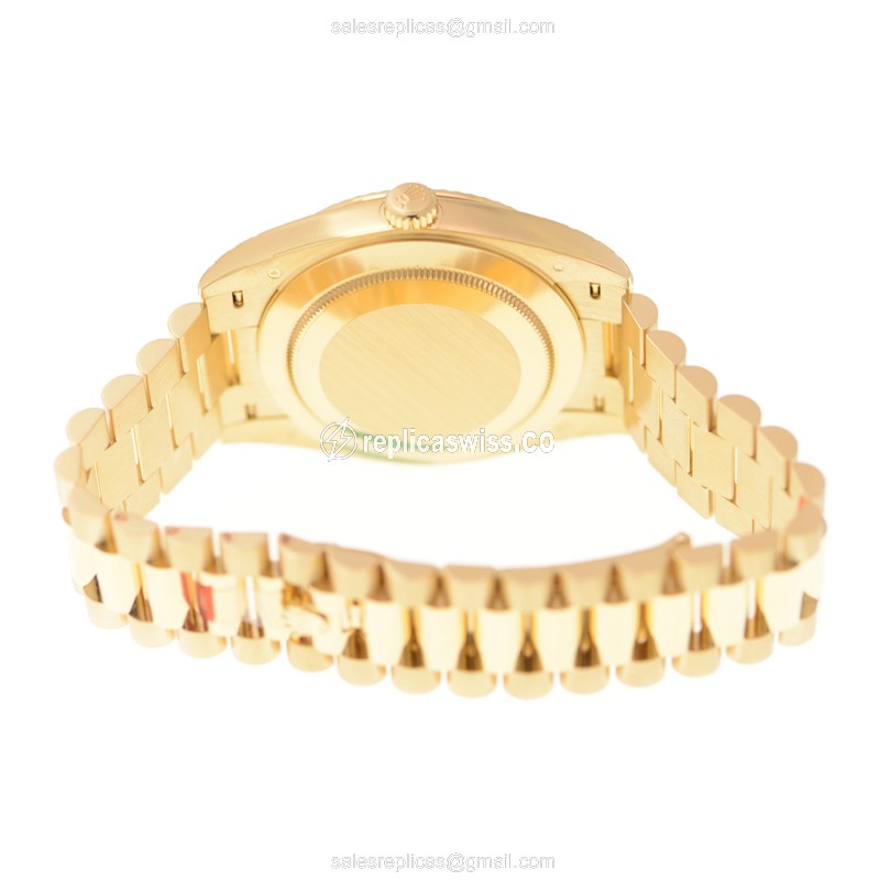 Rolex DAY-DATE 228238SVDECWTBAR - Auto - 18kt Gold - Silver Dial - Gold Strap - View 4