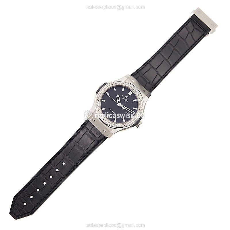Hublot Classic Fusion Replica - Automatic - Titanium - Black Dial - Black Alligator Buckle - View 2