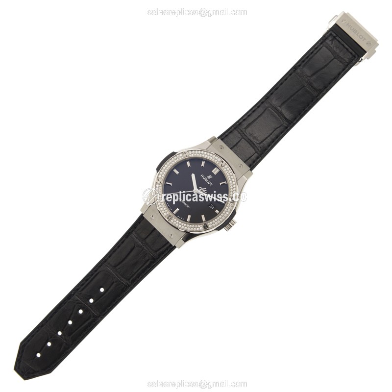 Watch Hublot Classic Fusion Replica - Auto - Diamond - Black - View 2