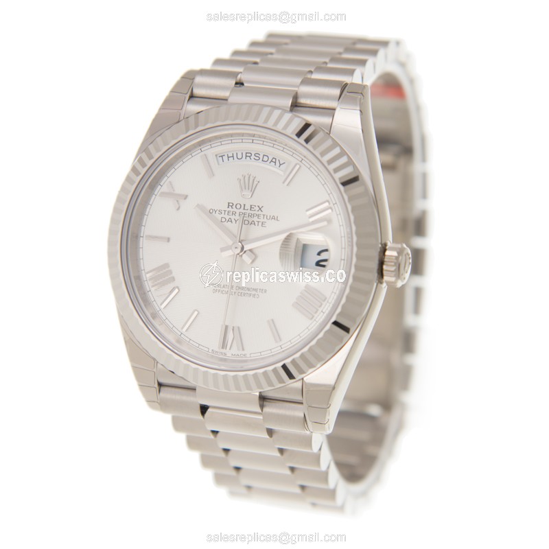 Rolex DAY-DATE Replica - Automatic - 18kt Gold - Silver Dial - Silver Clasp - View 3