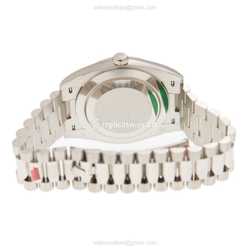 Rolex DAY-DATE Replica - Automatic - 18kt Gold - Silver Dial - Silver Clasp - View 4