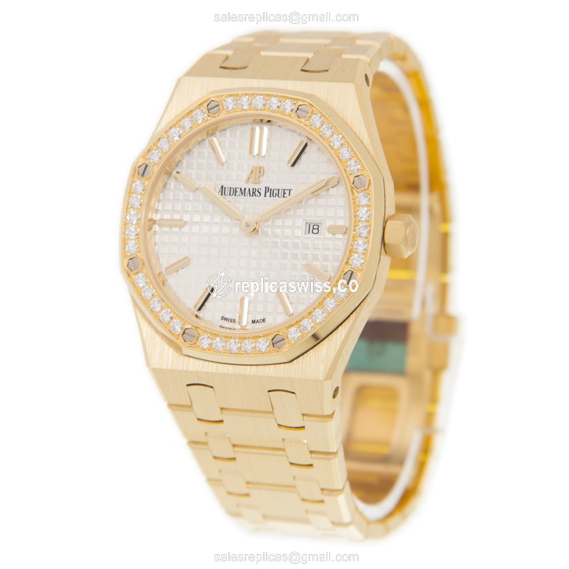 Audemars Piguet Royal Oak Quartz 18kt Gold - Diamond Bezel - Silver Dial - Gold Strap - View 3