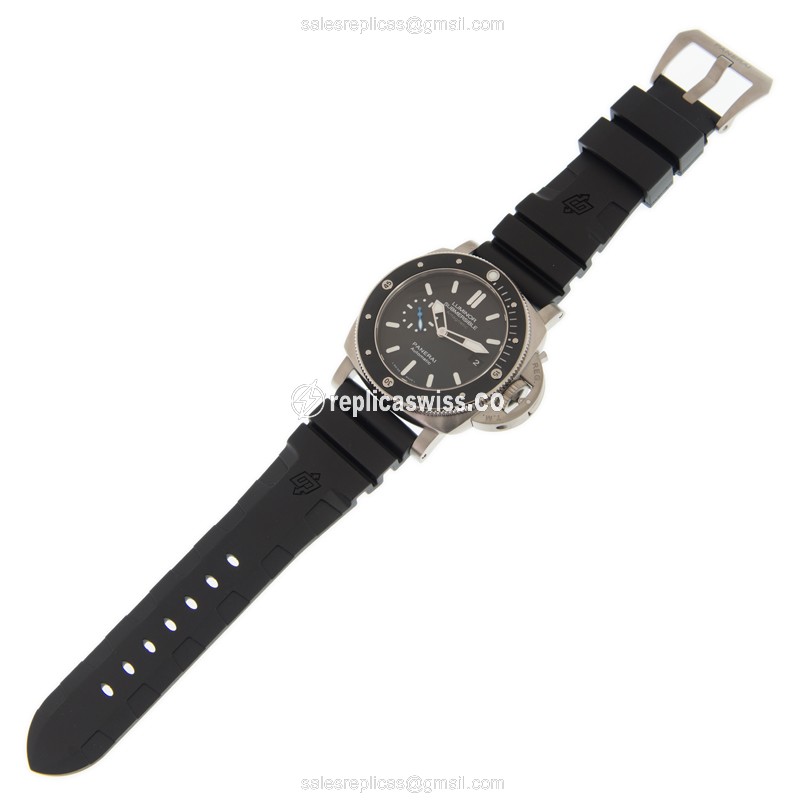 Panerai PAM01389 LUMINOR - Automatic - Titanium - Black Dial - Rubber Strap - Buckle Clasp - View 2