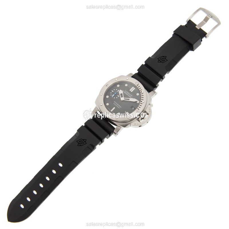 Panerai PAM00682 LUMINOR - Auto - Steel Case - Black Dial - Black Rubber Strap - View 2