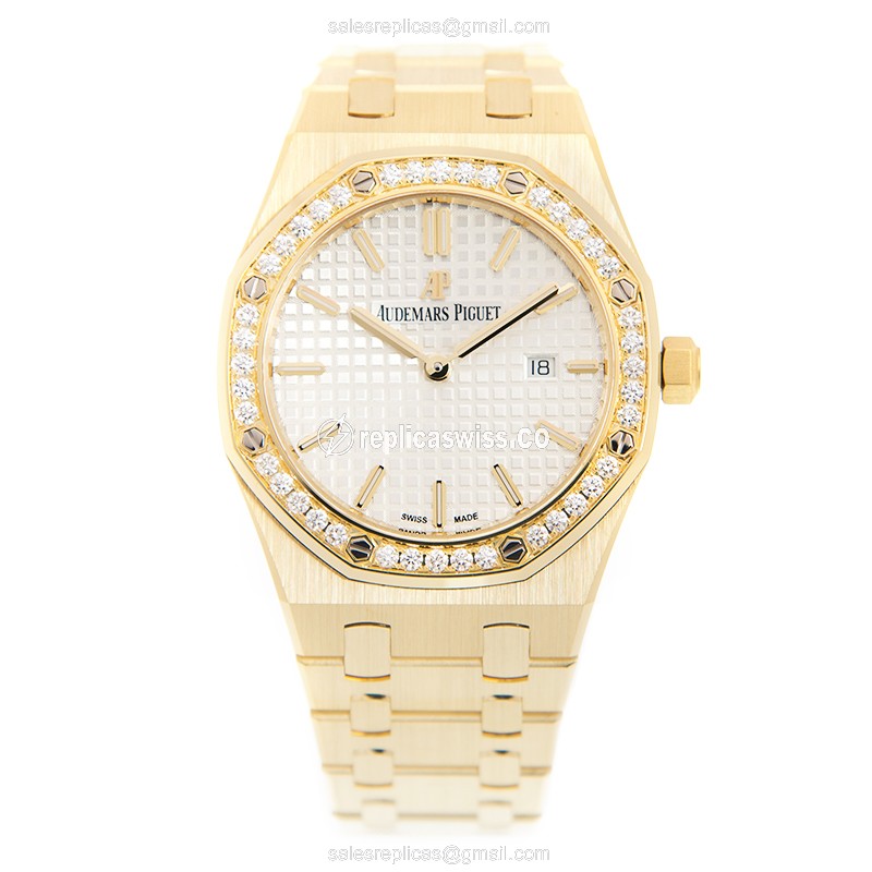 Audemars Piguet Royal Oak Quartz 18kt Gold - Diamond Bezel - Silver Dial - Gold Strap - View 2