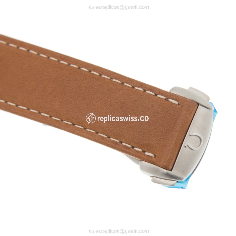 Omega Seamaster Automatic - Steel Case, Black Dial, Brown Leather Strap - View 4