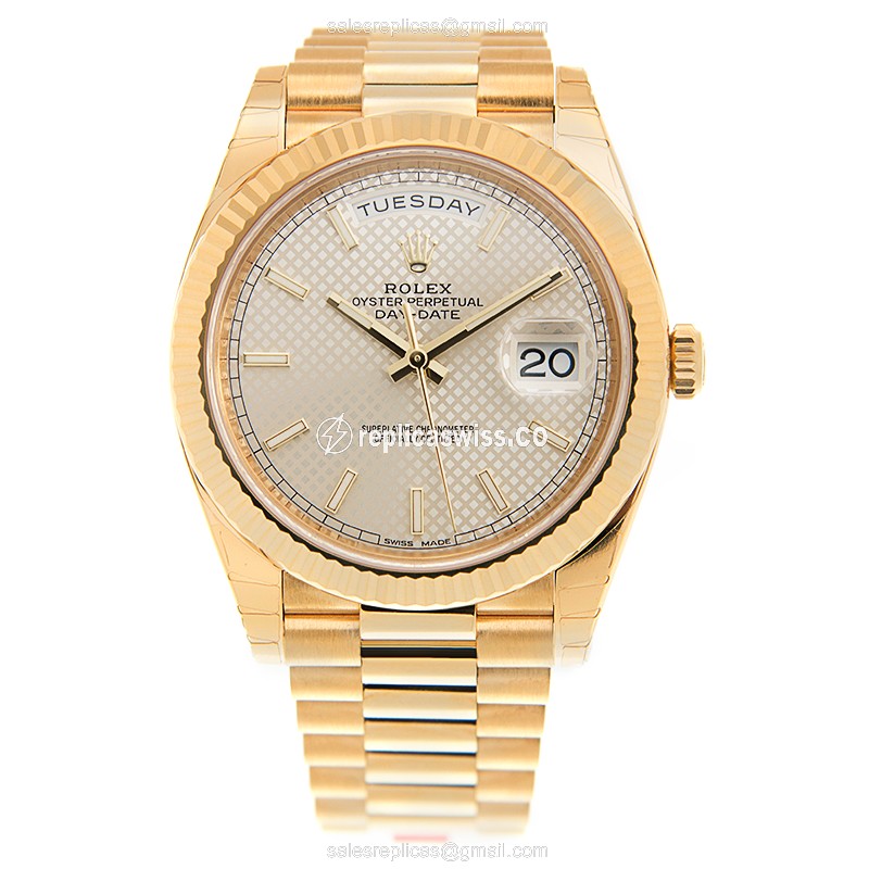 Rolex DAY-DATE Replica: Automatic, 18kt Gold, Silver Dial, Gold Clasp - View 2