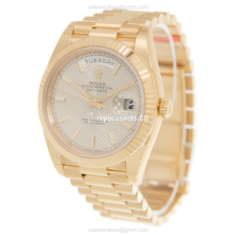 Rolex DAY-DATE Replica: Automatic, 18kt Gold, Silver Dial, Gold Clasp - View 3