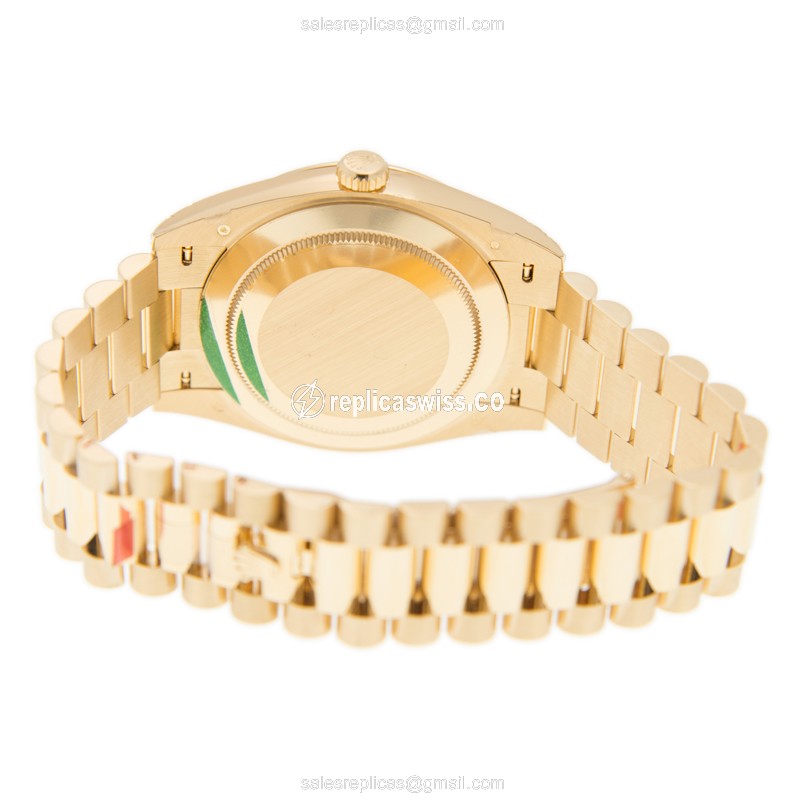 Rolex DAY-DATE Replica: Automatic, 18kt Gold, Silver Dial, Gold Clasp - View 4