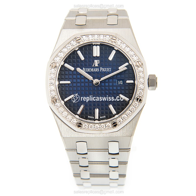 Audemars Piguet ROYAL OAK Quartz - Titanium Case - Blue Dial - Silver Titanium Strap - View 2