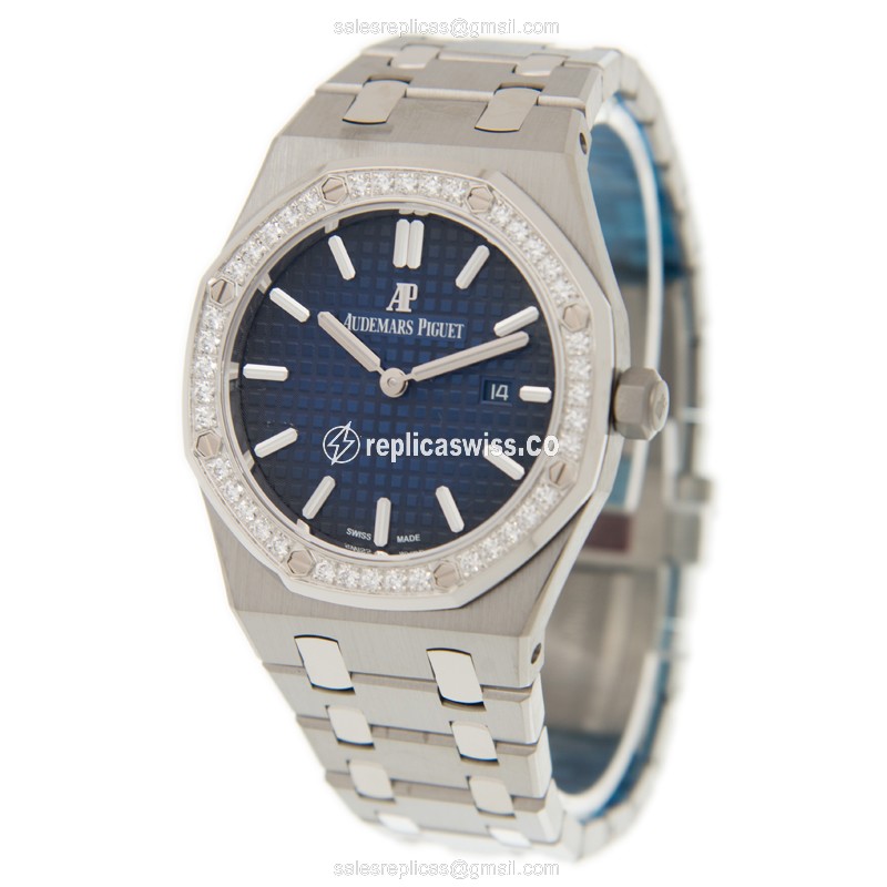 Audemars Piguet ROYAL OAK Quartz - Titanium Case - Blue Dial - Silver Titanium Strap - View 3