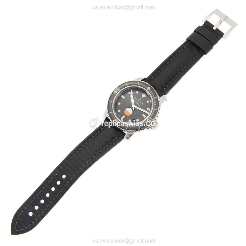 Blancpain 5008-1130-B52A FIFTY Fathoms - Automatic - Black Dial - Canvas strap - Buckle clasp - View 2