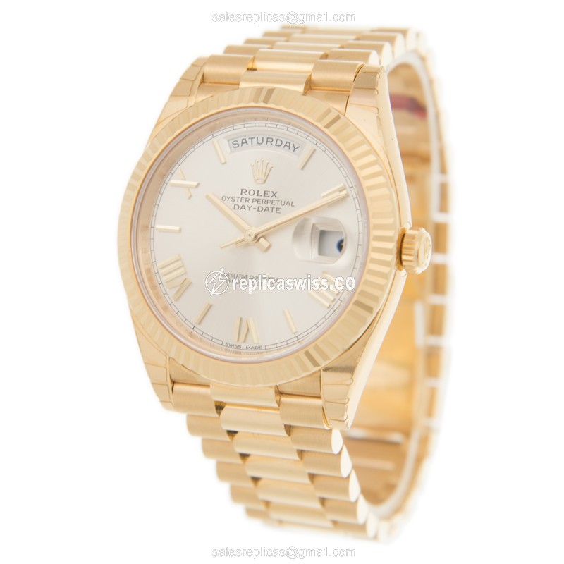 Rolex DAY-DATE Replica - Automatic - 18kt Yellow Gold - Silver Dial - View 3