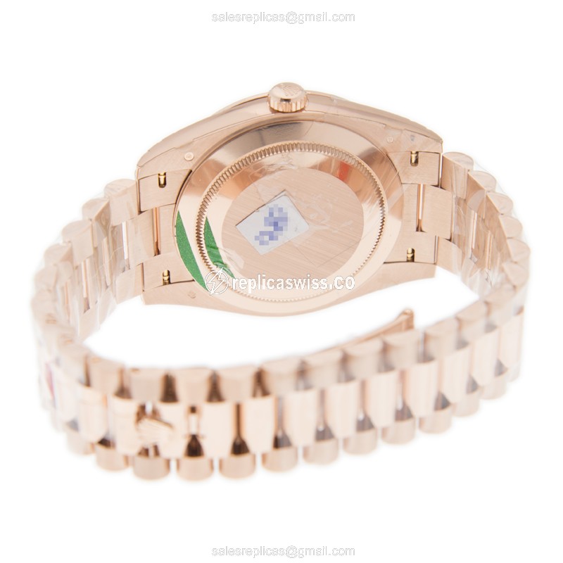 Rolex DAY-DATE Replica - 18kt Rose Gold - Automatic - Silver Dial on Gold Strap - View 4