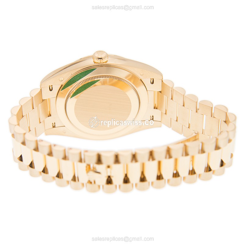 Rolex DAY-DATE Replica - Automatic - 18kt Gold Case | Gold Dial - View 4