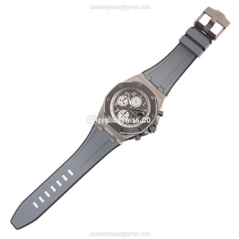 Audemars Piguet Royal Oak Offshore - Automatic - Titanium Case - Dark Grey Dial - Grey Rubber Strap - View 2