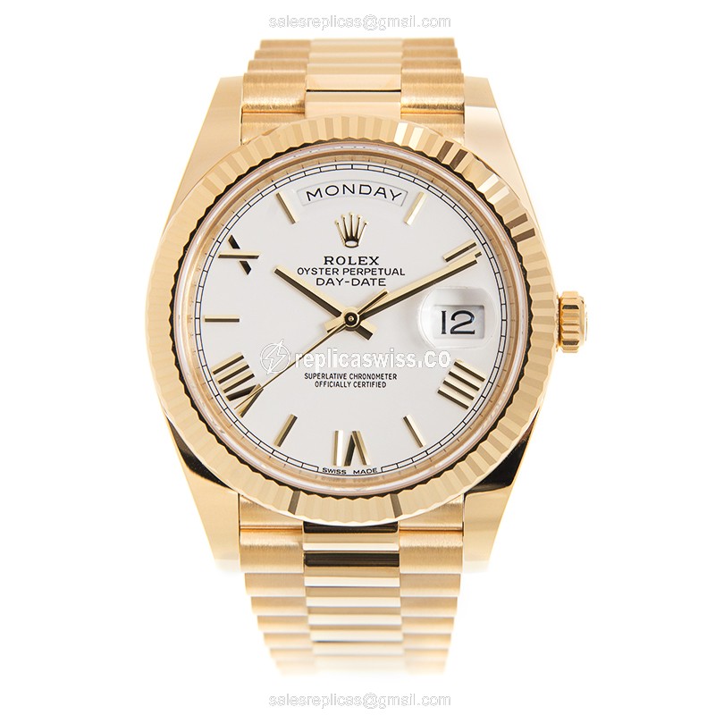 Rolex DAY-DATE Replica | Automatic | 18kt Gold Case | White Dial | Gold Clasp - View 2