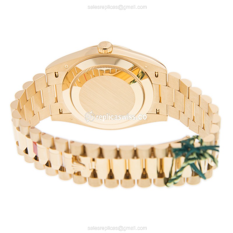 Rolex DAY-DATE Replica | Automatic | 18kt Gold Case | White Dial | Gold Clasp - View 4