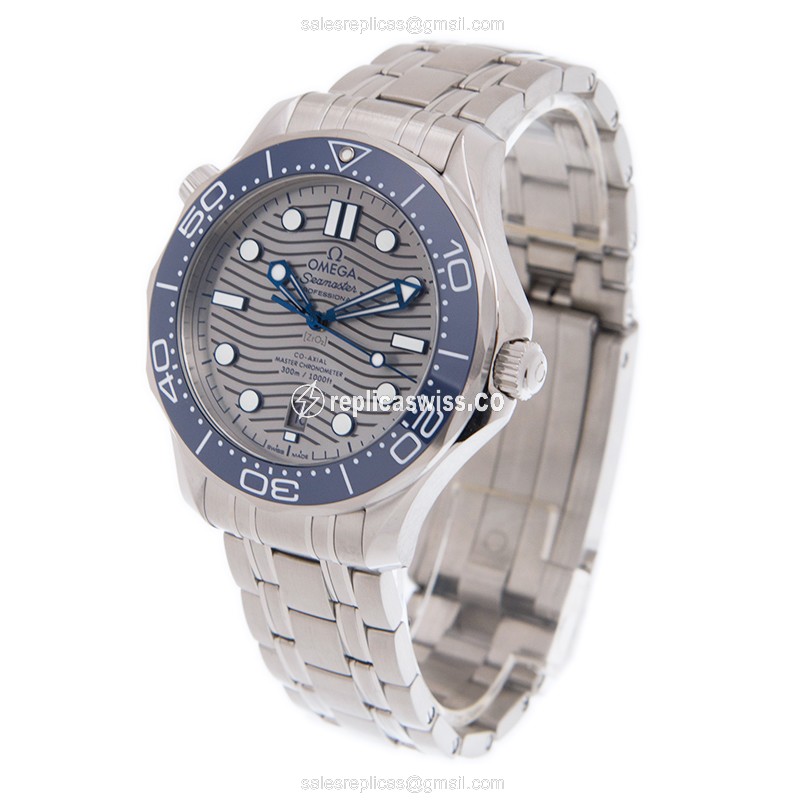 Omega Seamaster Replica - Automatic - Steel - Gray Dial - Silver Steel Clasp - View 3