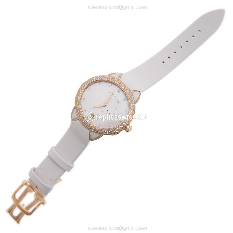 Ulysse Nardin 3106-125/991 - Auto 18kt Rose Magic - White Dial - Silk White Strap - View 2