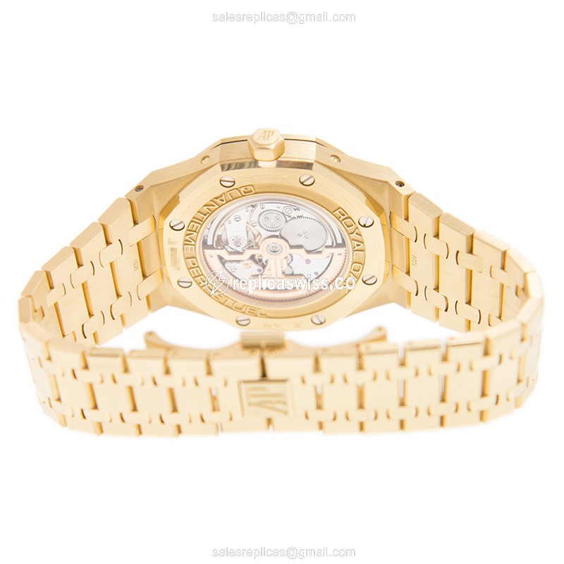 Audemars Piguet ROYAL OAK - Auto - 18kt Gold - Blue Dial - Gold Strap - View 4