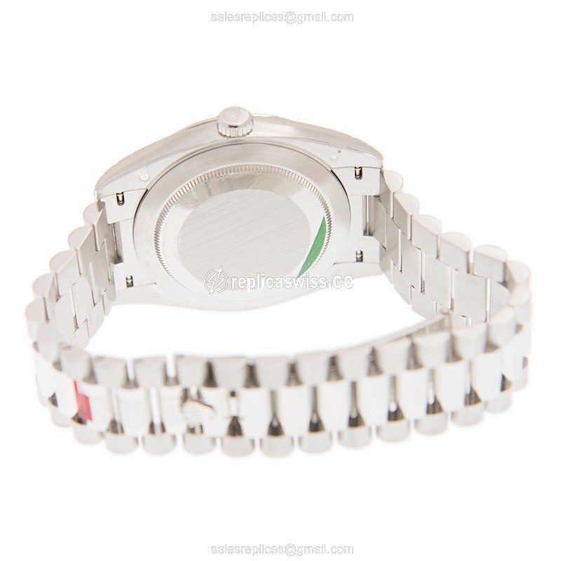 Rolex DAY-DATE Replica - Automatic - 18kt Gold - White Dial, Silver Clasp - View 4