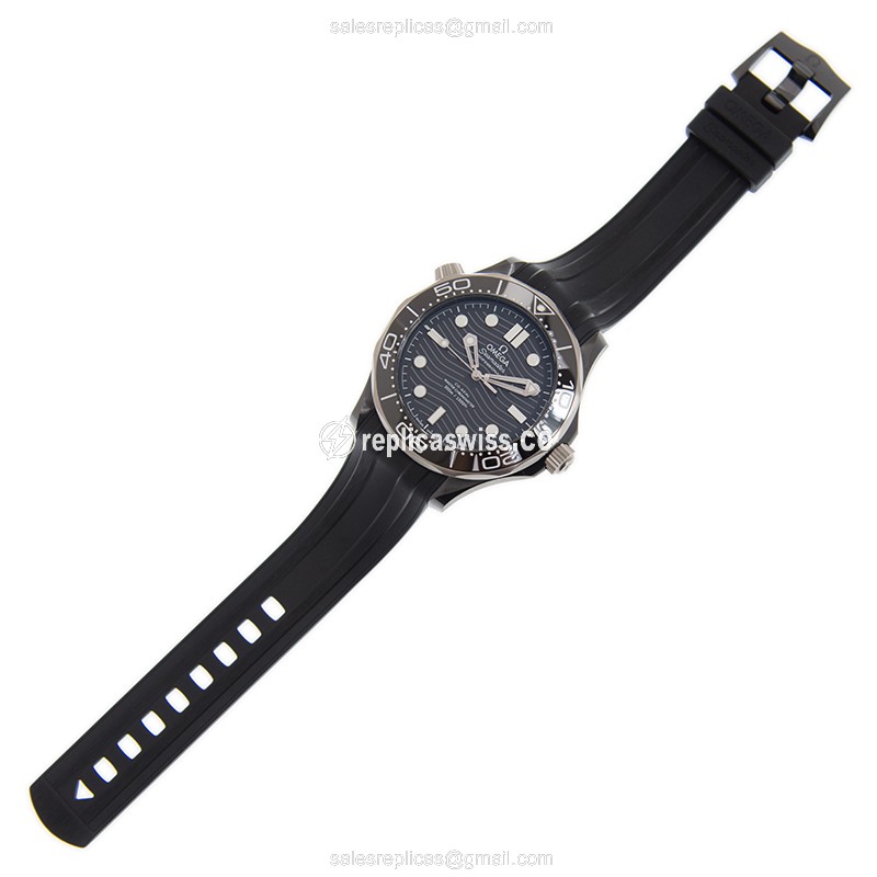 Omega Seamaster Ceramic - Automatic - Black Dial - Rubber Strap - Buckle Clasp - View 2