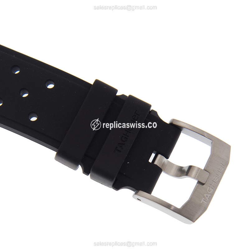 Tag Heuer Formula 1 Quartz - Black Dial - Steel Case - Rubber Strap - Buckle Clasp - View 4